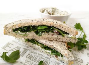 Foto principal de Sándwich de rúcula y queso azul
