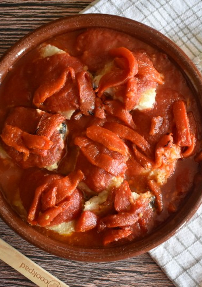 Una foto de Bacalao fresco con tomate y pimientos