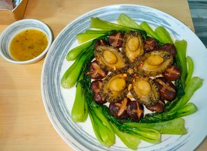 Hình của món Bào ngư sốt dầu hàu.