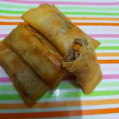 รูปของ Lumpia isi daging dan wortel