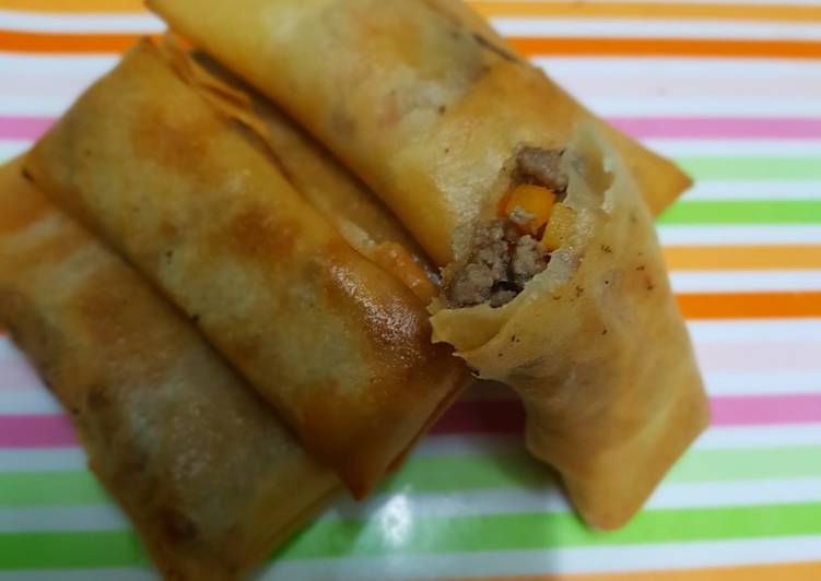 Lumpia isi daging dan wortel
