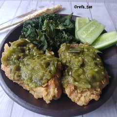 รูปของ Ayam Geprek sambal ijo