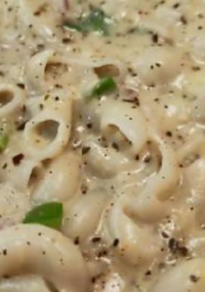 A picture of White sauce Macaroni pasta.