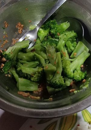 Foto resep Brokoli rebus butter & bawang putih goreng