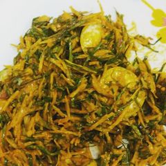 Abacha with ukazi leaves and prawn A picture of Abacha with ukazi leaves and prawn.