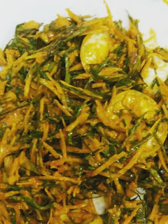 A picture of Abacha with ukazi leaves and prawn.