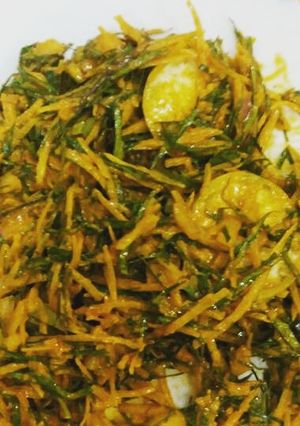 A picture of Abacha with ukazi leaves and prawn.