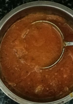 A picture of Tomato Chutney with Dosa.