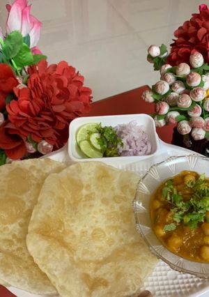 A picture of Chole Bhature.