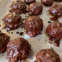 A picture of Chocolate Coconut Raspberry Macaroon.
