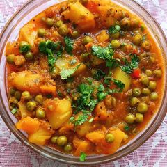 A picture of Peas potato and carrot subji.