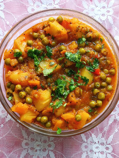 A picture of Peas potato and carrot subji.