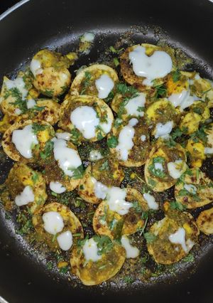 A picture of Masala eggs.