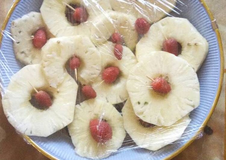 Recipe of Ultimate Pineapple and strawberry salad