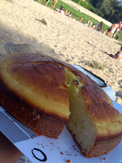 Una foto de Bizcochuelo esponjoso de limón 🍋