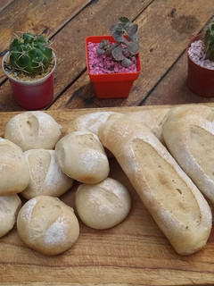 Una foto de Pan francés : mignones, flautitas y felipes
