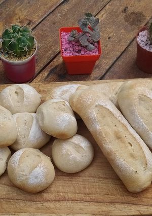 Una foto de Pan francés : mignones, flautitas y felipes