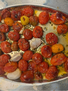 Una foto de Tomates cherrys confitados