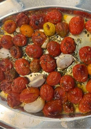 Una foto de Tomates cherrys confitados