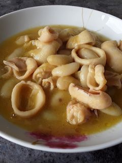 Una foto de Fabas frescas con chipirones