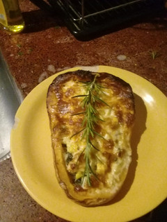 Una foto de Zapallo anco relleno al horno con lo que hay en casa