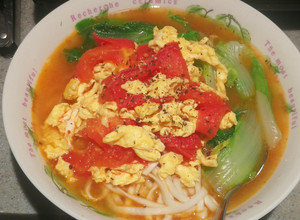 รูปของ ก๋วยเตี๋ยวมะเขือเทศผัดไข่แบบน้ำ(มังสวิรัติ)