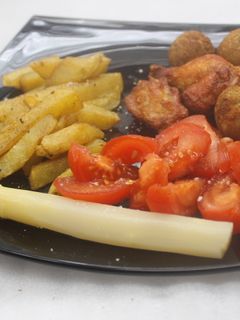 Una foto de Huevos tontos acompañados