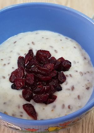 Kókuszos-áfonyás lenmagos zabkása recept fotója