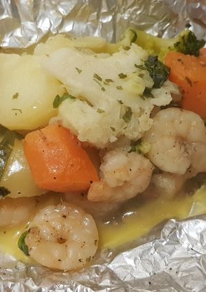 Foto resep Garlic shrimp& potato hash foil pack