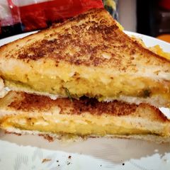 A picture of Aaloo Sandwich.