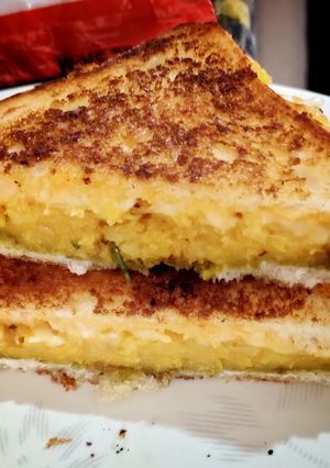 A picture of Aaloo Sandwich.