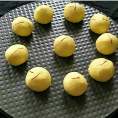 A picture of Kesari Kaccha Gola Sandesh.