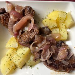 A picture of Liver and onions 🧅.