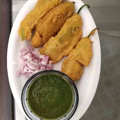 A picture of Mirch pakoda.