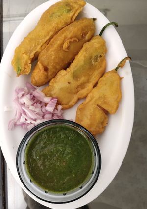 A picture of Mirch pakoda.