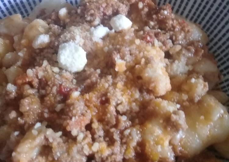 Ñoquis con bolognesa