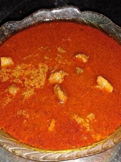 शाही चिकन करी (Shahi Chicken Curry Recipe In Marathi) रेसिपी चे मुख्य फोटो