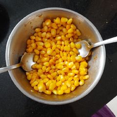 A picture of Boiled sweet corn.