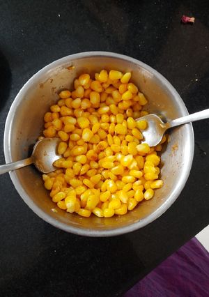 A picture of Boiled sweet corn.