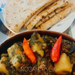 A picture of Aloo palak.