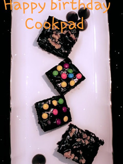 A picture of Yummy brownie cake.