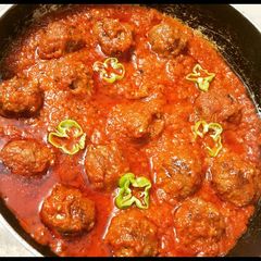 A picture of Meat ball soup.