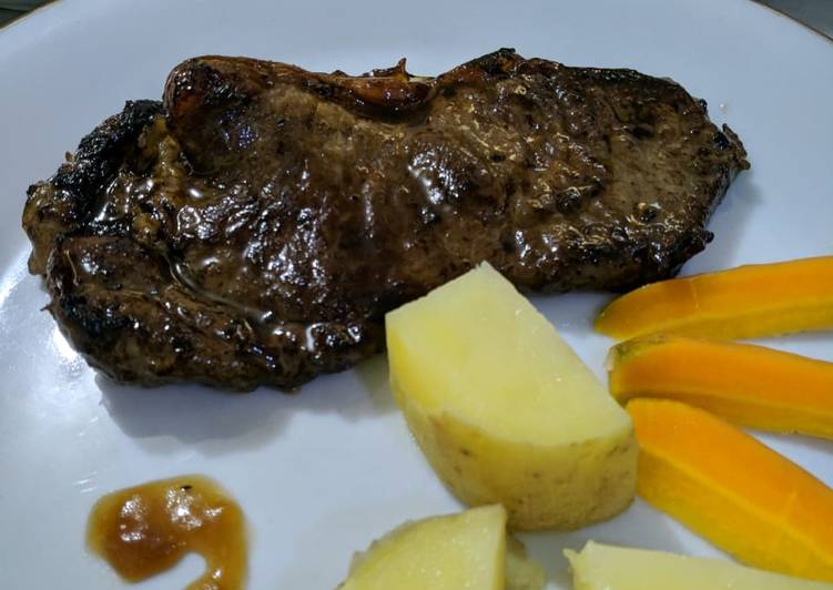 Langkah Mudah untuk Membuat Instan Sirloin black paper steak yang Bisa Manjain Lidah
