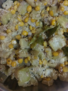 சுரைக்காய் கடலைப்பருப்பு பொரியல் (Suraikkaai kadalai paruppu poriyal recipe in tamil) செய்முறை முக்கிய புகைப்படம்