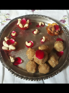 चूरमा के लड्डू (Churma ke ladoo recipe in hindi) रेसिपी मुख्य फोटो