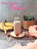 Banana raspberries milkshake