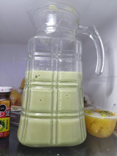 Una foto de Smoothie de verduras verdes y plátano