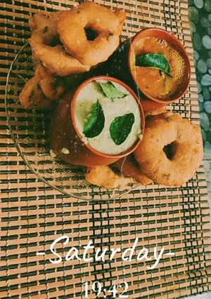 મેદુ વડા (Medu vada Recipe In Gujarati) રેસીપી મુખ્ય ફોટો