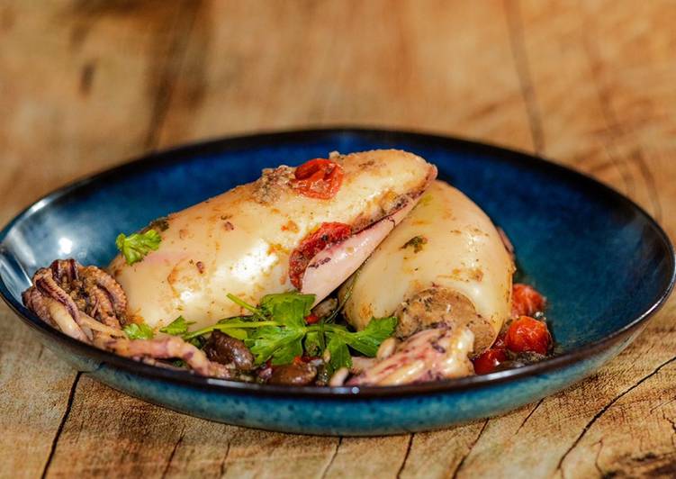 Steps to Prepare Premiato Calamari Ripieni: Sgombro e Olive