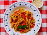 Tirabuzones de lentejas rojas con vegetales y de sazonador gomasio + levadura nutricional